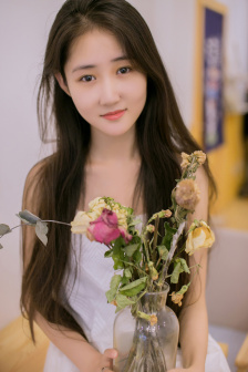 女生裸妆BB